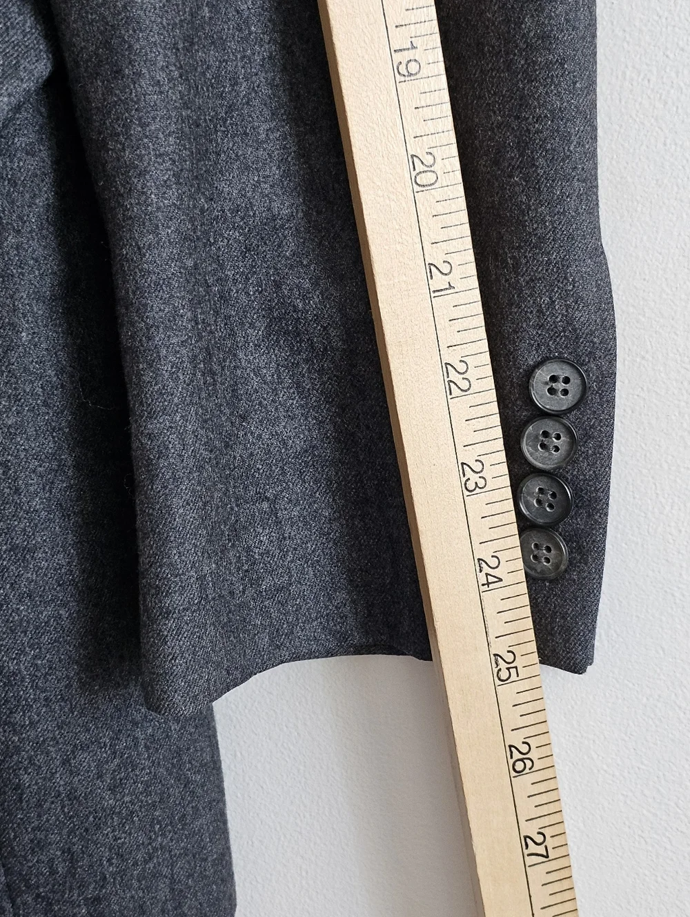 Daniel Hechter Paris 100% Wool Blazer Gray 2 Button Tailored Estimated Size 40R